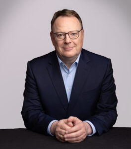 Torsten Burmester kandidiert für das Amt des Kölner Oberbürgermeisters. In diesem Gespräch spricht er über seine politischen Schwerpunkte, Herausforderungen für Köln und seine Pläne für die kommenden Jahre.